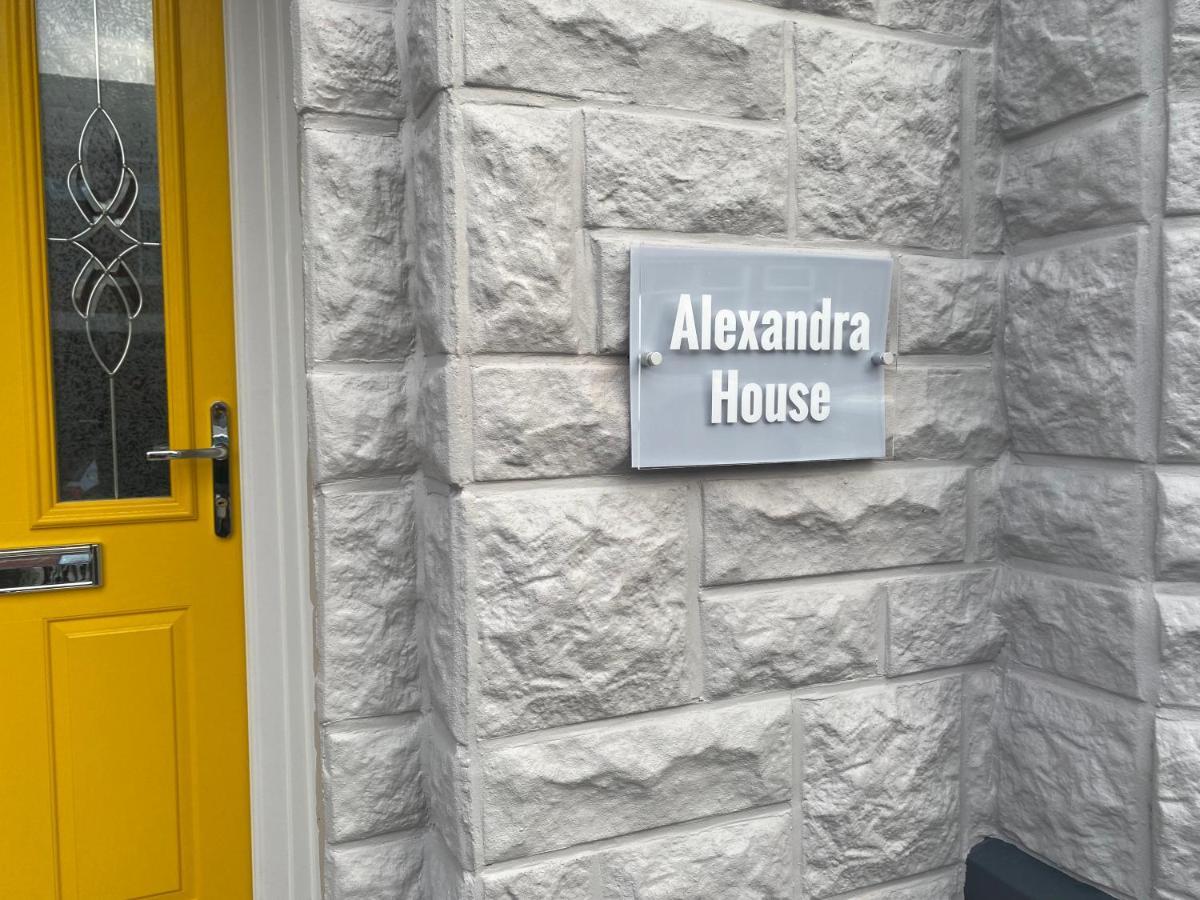 Refurbished 3 Bed House In Manchester Dış mekan fotoğraf